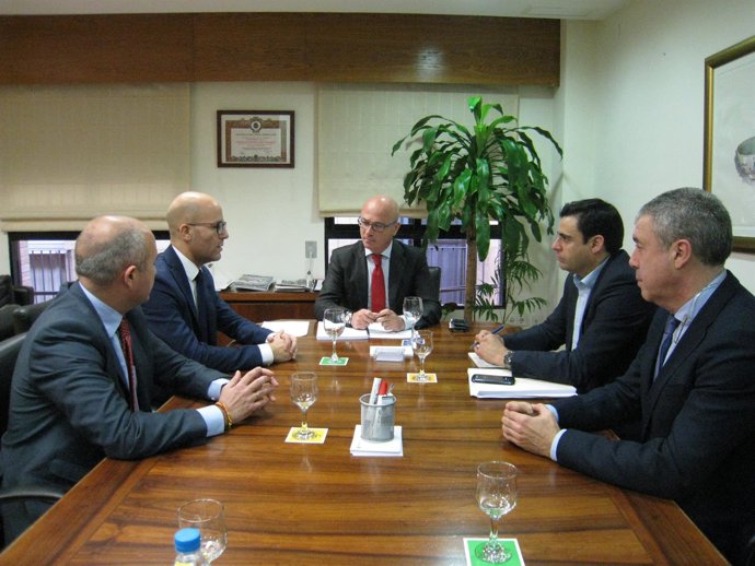 Hernández se reúne con la junta directiva de la Asociación Dirección Humana