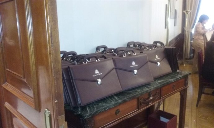 Maletines para los nuevos diputados