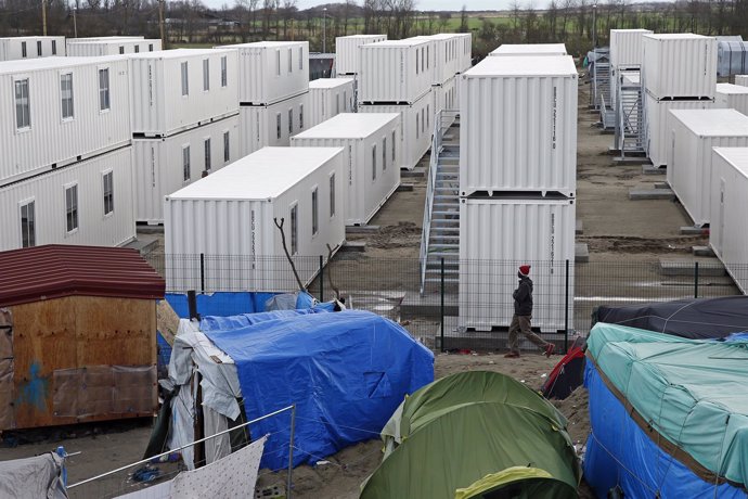 Francia inaugura un nuevo refugio para solicitantes de asilo en Calais