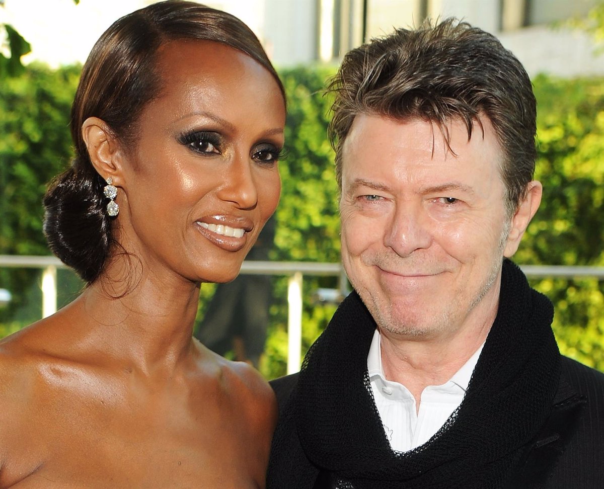 Iman colgó mensajes esperanzadores horas antes de la muerte de su marido,  David Bowie