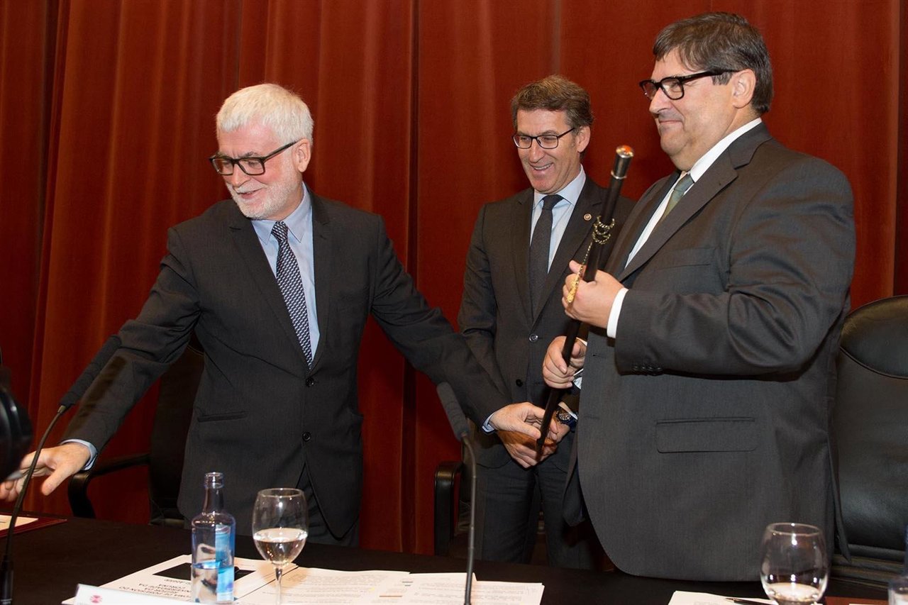 A CORUÑA12,00 h.-   Alberto Núñez Feijóo, acompañado polo conselleiro de Cultura