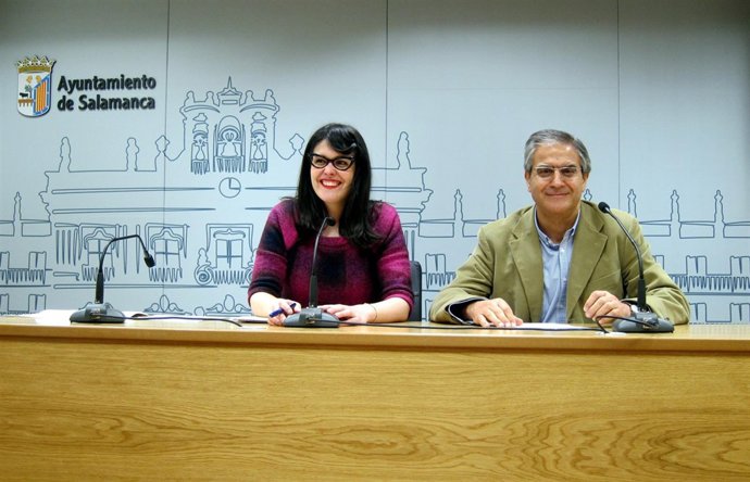 Los ediles de Ganemos en el Ayuntamiento Virginia Carrera y Gabriel Risco