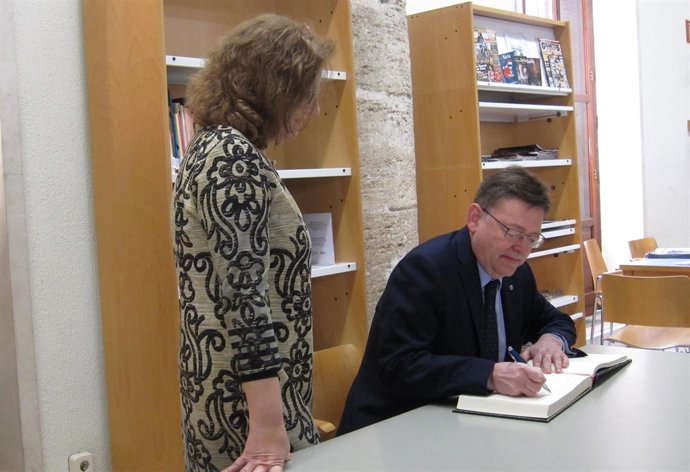 Ximo Puig, a su llegada a la Biblioteca Pública de Valencia