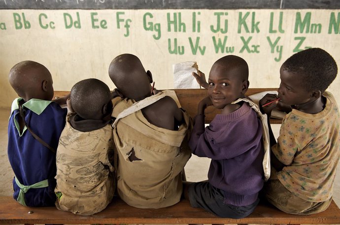 Niños en clase en Kenia