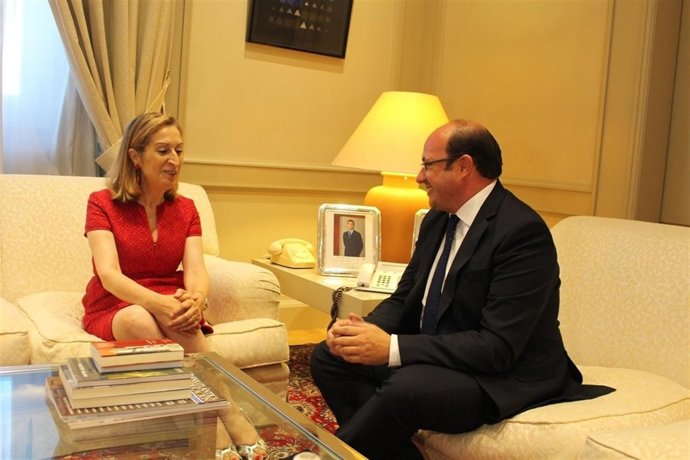 Imagen de archivo de un encuentro entre Pastor y Sánchez