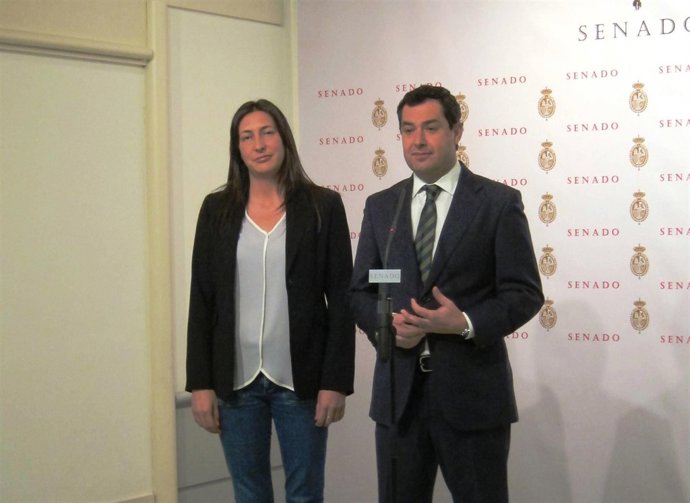 Juanma Moreno y Dolores López, en el Senado