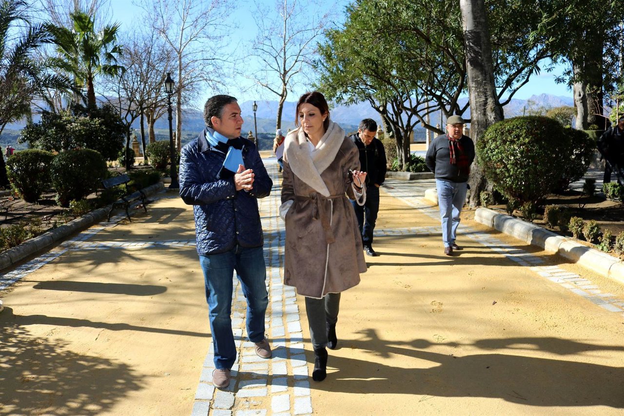 Elías Bendodo y María Paz Fernández en Ronda