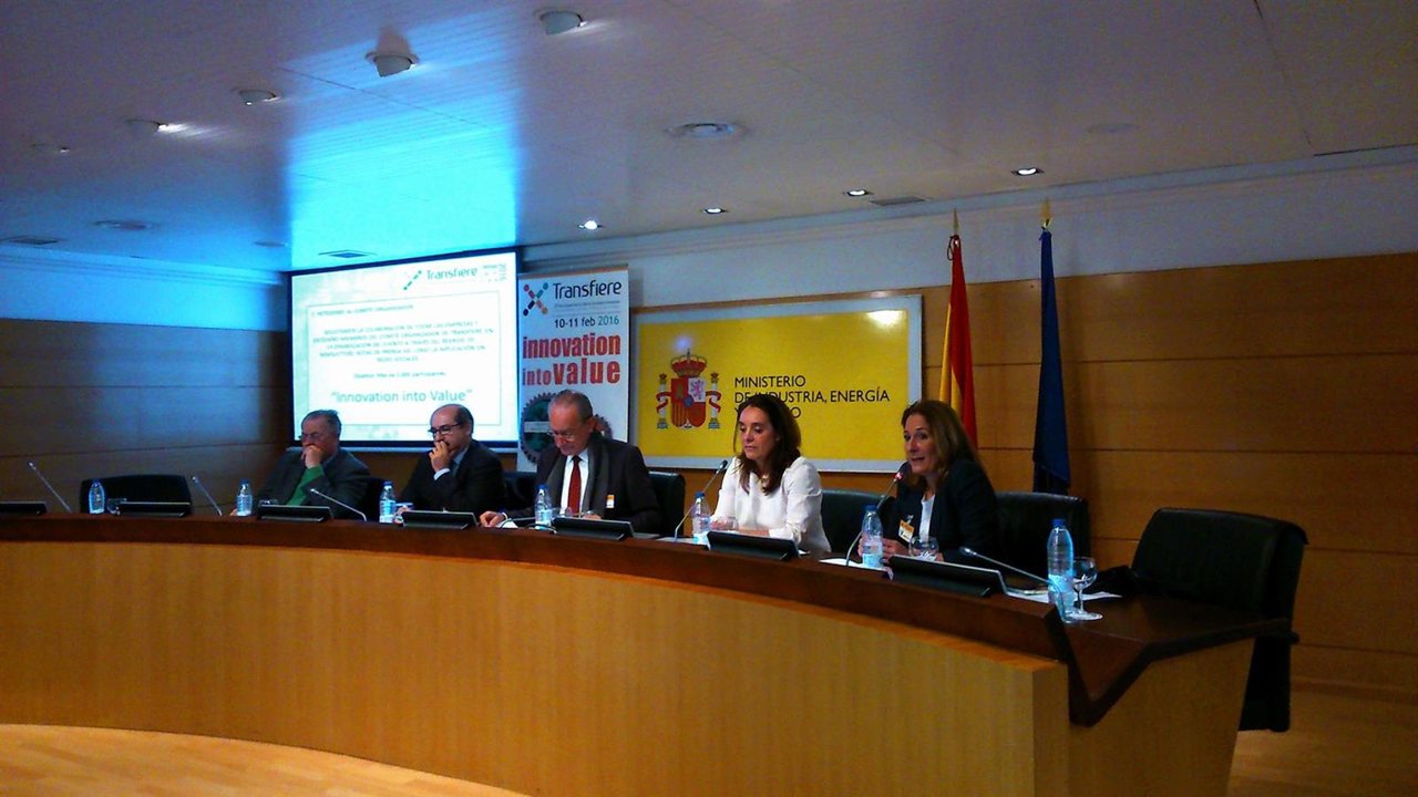 De la Torre en la reunión del Foro Transfiere