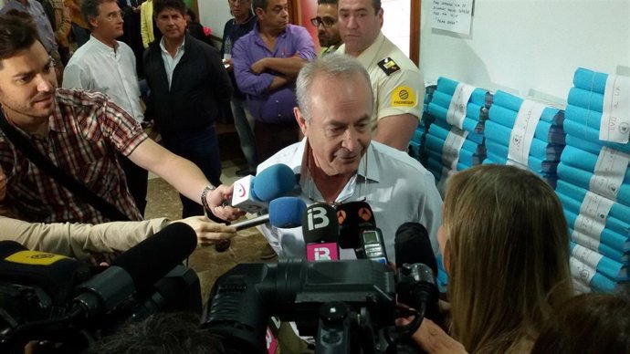 José Castro atendiendo a los medios.