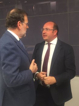 Pedro Antonio Sánchez conversa con Mariano Rajoy