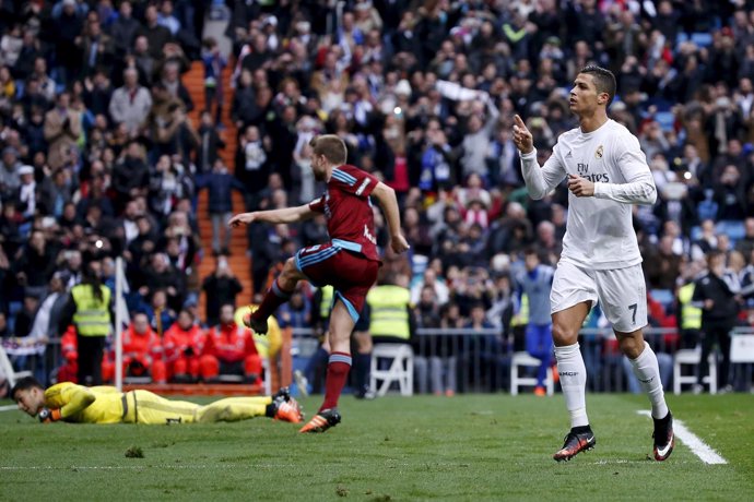Cristiano Ronaldo marca en el Real Madrid - Real Sociedad