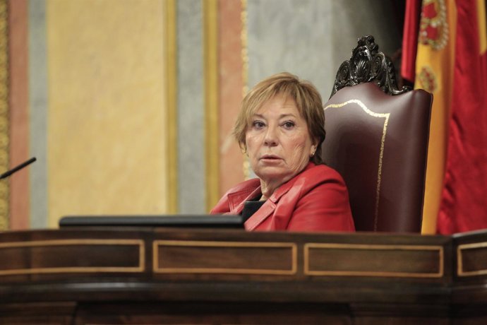 Celia Villalobos presidiendo el pleno del Congreso