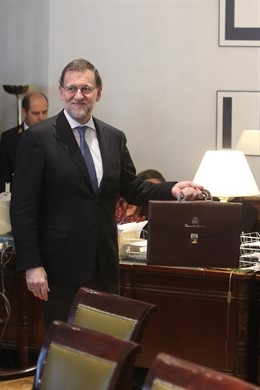 Rajoy recibe su credencial de diputado en el Congreso