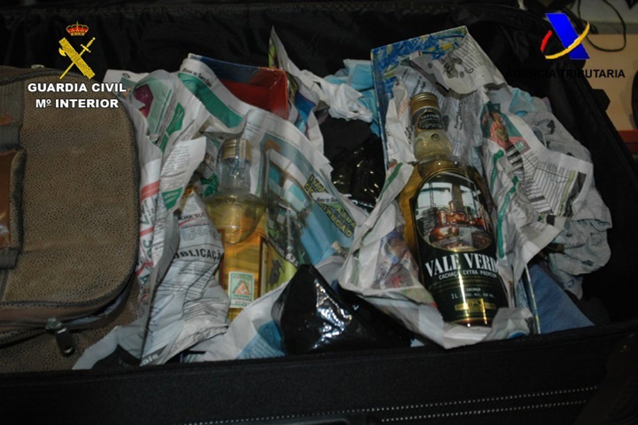 Cocaína incautada en dos botellas