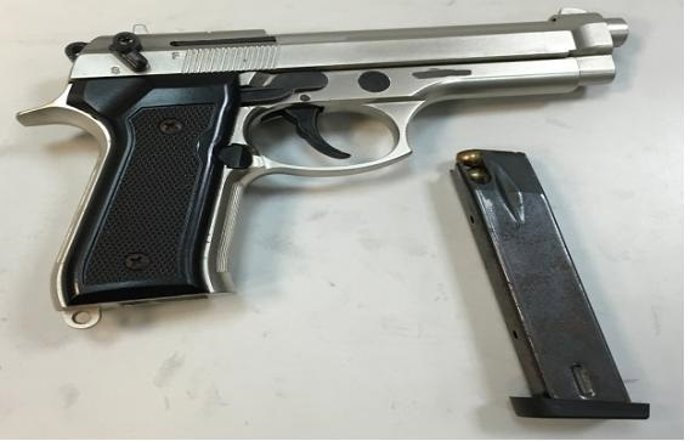 Pistola hallada al desarticular un clan que vendía droga en Dos Hermanas