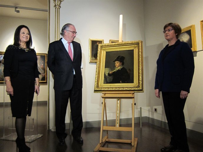 M. Lasala, Amado Franco y R. Añaños presentan la incorporación del retrato.