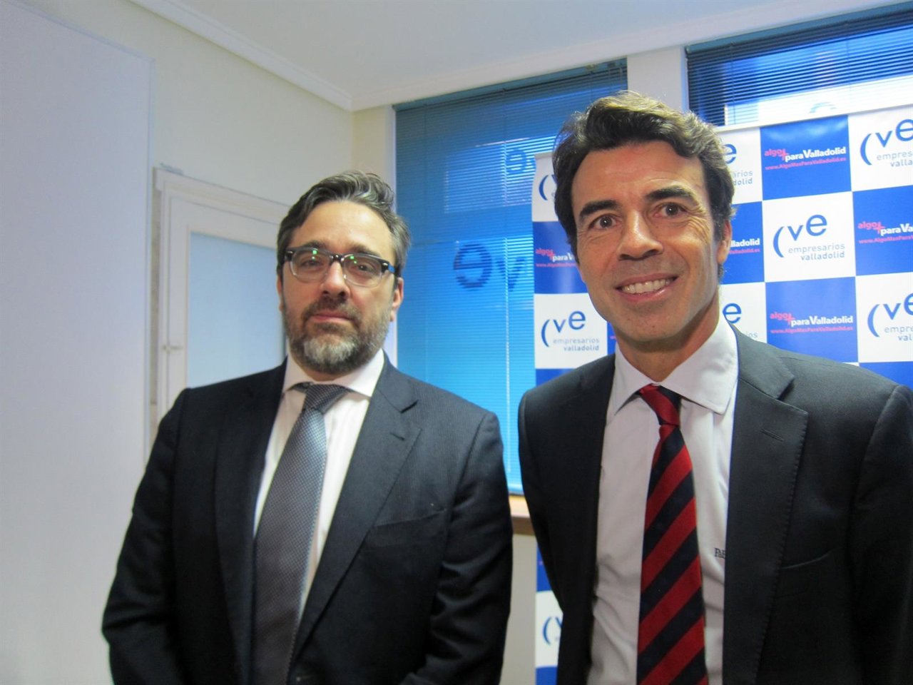 Rubén Calleja (izda) y Prudencio Martínez presentan 'Franquishop'.
