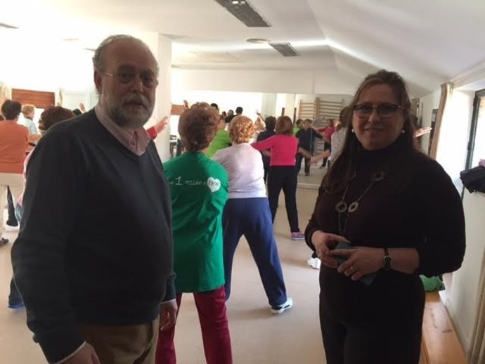 Luna visita las actividades que se realizan en el centro 'Córdoba III'