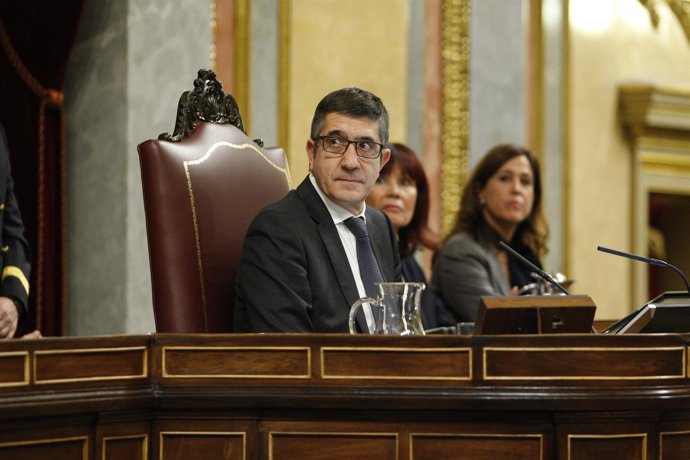 Patxi López presidiendo el Congreso