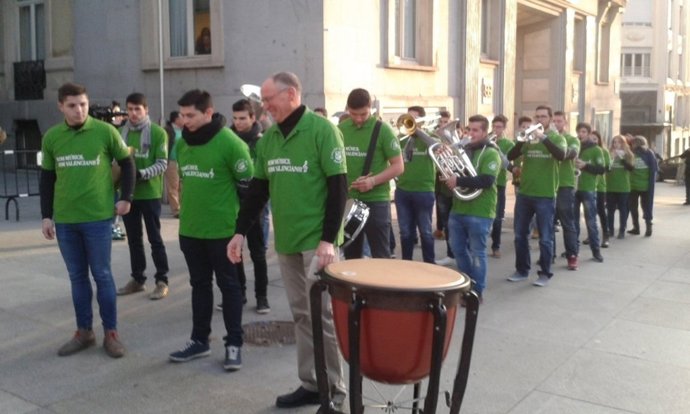 La orquesta que ha acompañado a los diputados de Compromís