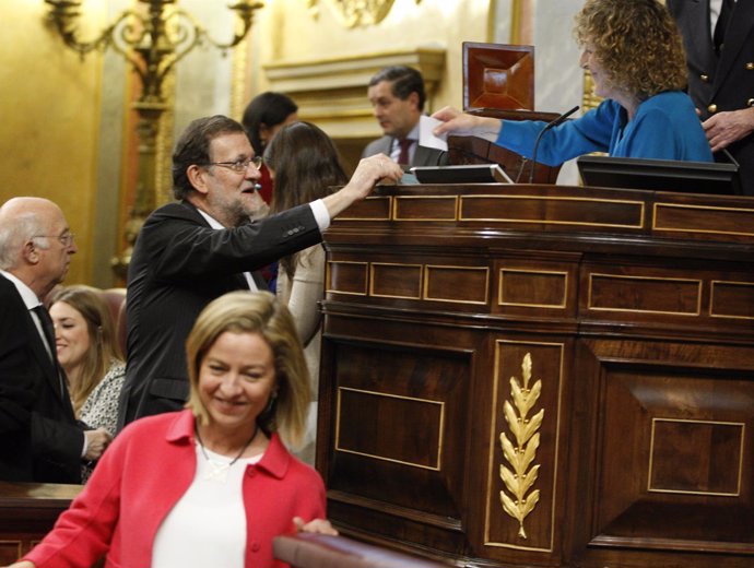 Rajoy votando en el Congreso