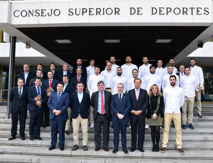 Los Hispanos, en el CSD antes de partir hacia el Europeo