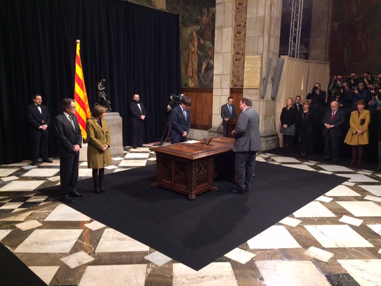 Oriol Junqueras toma posesión como vicepresidente ante Carles Puigdemont
