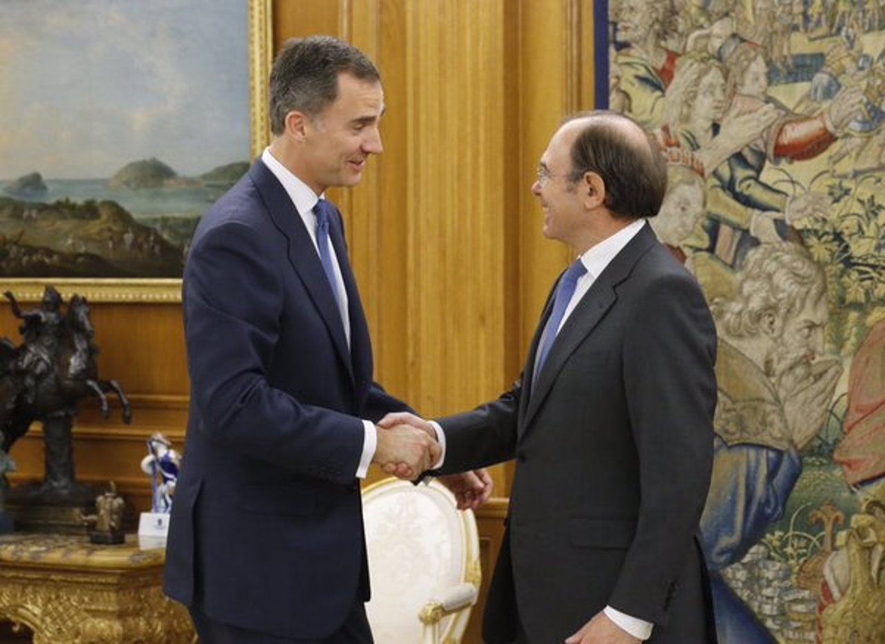 El presidente del Senado se reúne en Zarzuela con el Rey