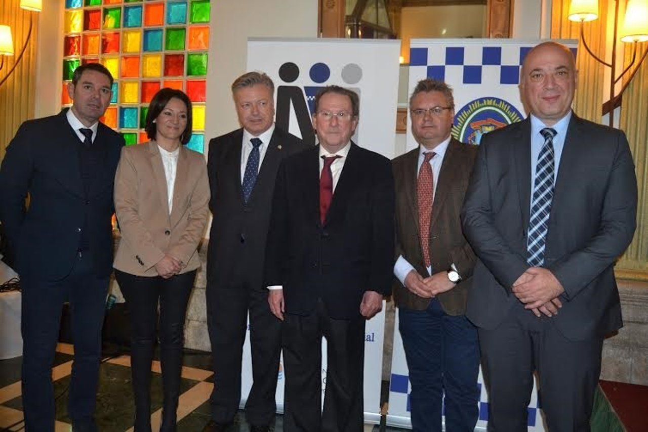 Antonio Ruiz (dcha.) y de Llera (centro) en la inauguración de las jornadas
