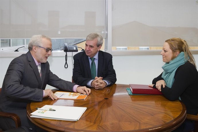 De la Sierra con el presidente del Consejo Nacional de Colegios de Educadores 