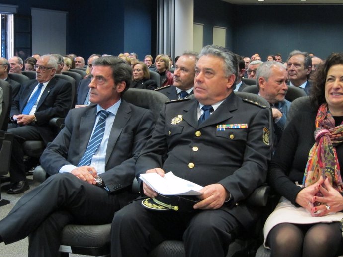 Sánchez-Solís, junto al jefe superior de Policía