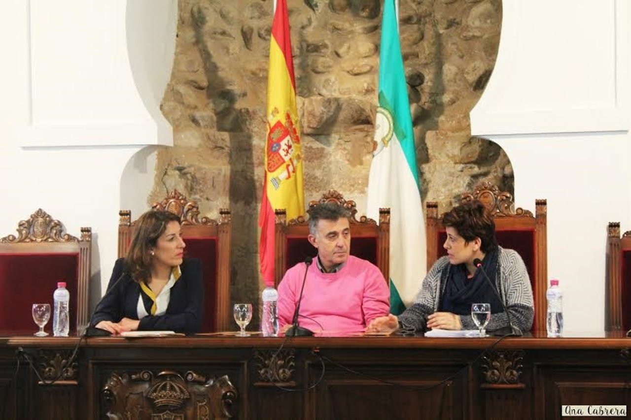 Pozuelo (izda.) presenta la campaña de recogida de residuos en Villa del Río