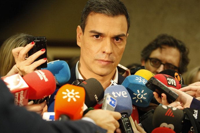 Pedro Sánchez, del PSOE, presenta sus primeras 17 iniciativas en el Congreso