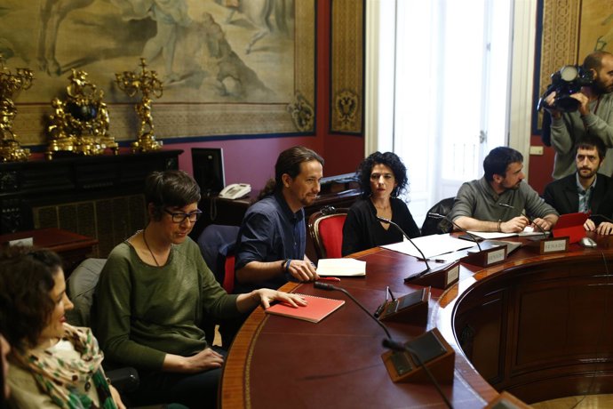 Pablo Iglesias se reúne con los senadores de Podemos en el Senado