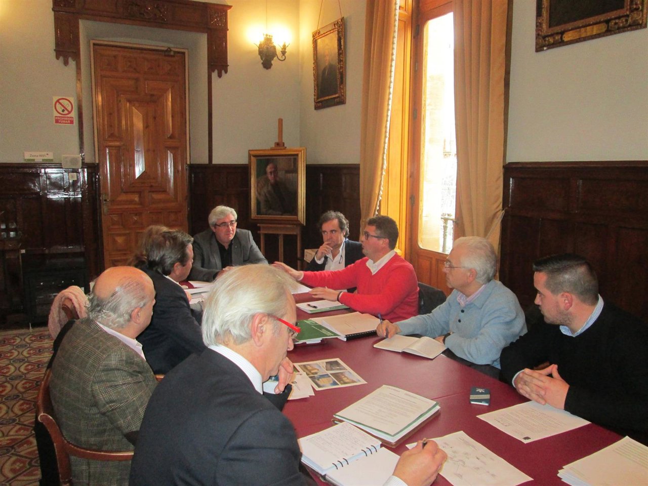 Reunión sobre el problema del agua en Mogón