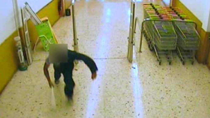 ROBO EN UN SUPERMERCADO 