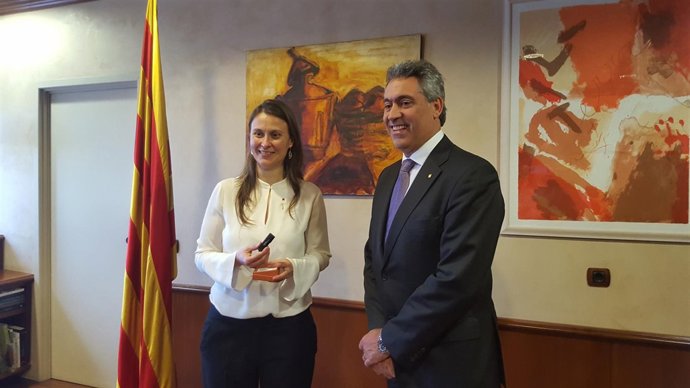 Meritxell Serret y Jordi Ciuraneta en el traspaso de cartera