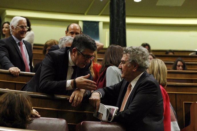 Patxi López y Jesús Posada hablando en el Congreso