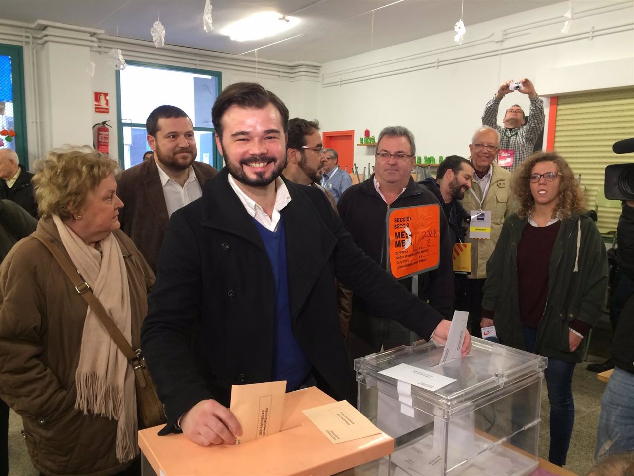 Gabriel Rufián (ERC) vota el 20D