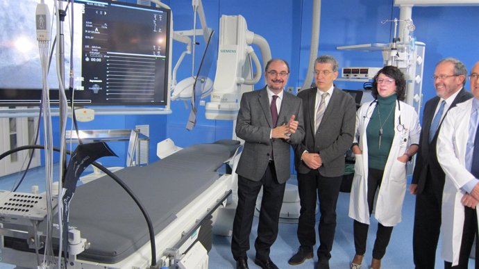 Lambán visita la nueva Unidad de Arritmias del Hospital Miguel Servet