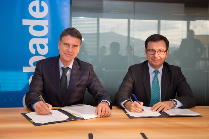 Jaume Guardiola (Banco Sabadell) y Román Escolano (BEI)