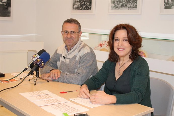 Alarcón y Reguero informan de los visitantes del CAC de Vélez