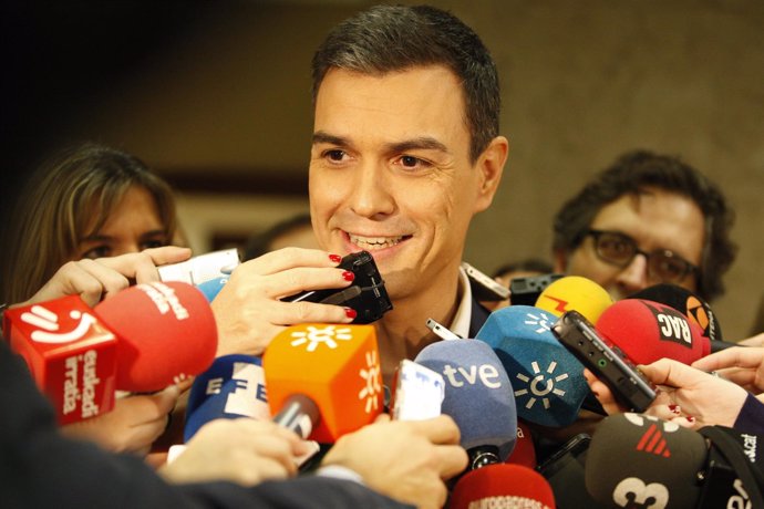 Pedro Sánchez, del PSOE, presenta sus primeras 17 iniciativas en el Congreso