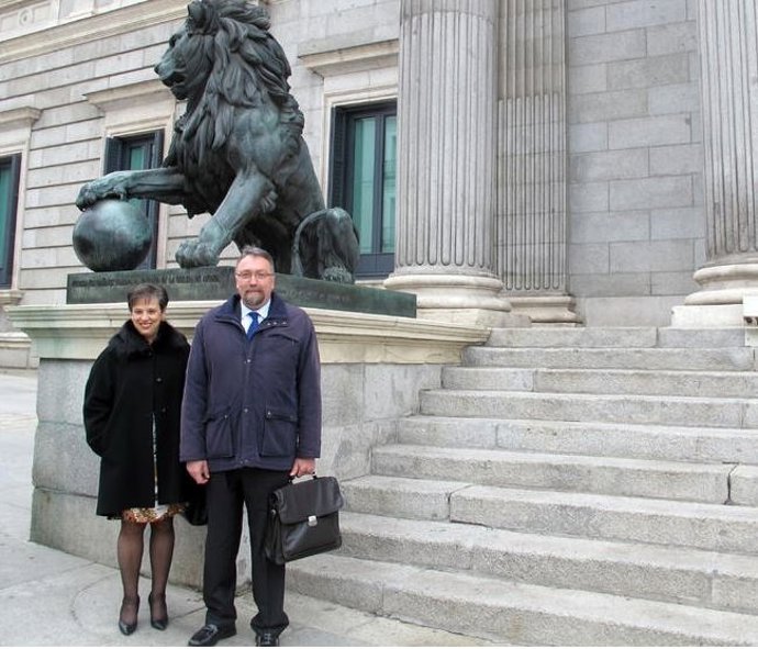 Isidro Martínez Oblanca a las puertas del Congreso. 