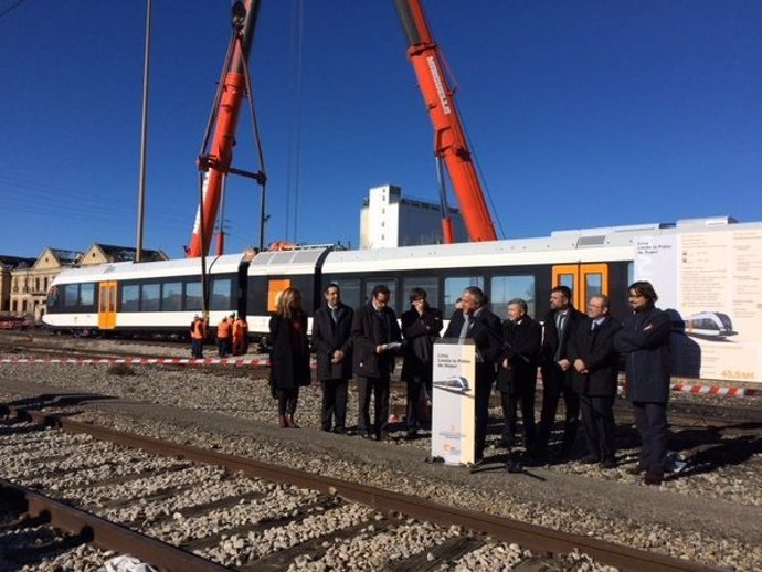 C.Puigdemont, J.Rull, S.Vila, en acto de entrega de un tren de FGC
