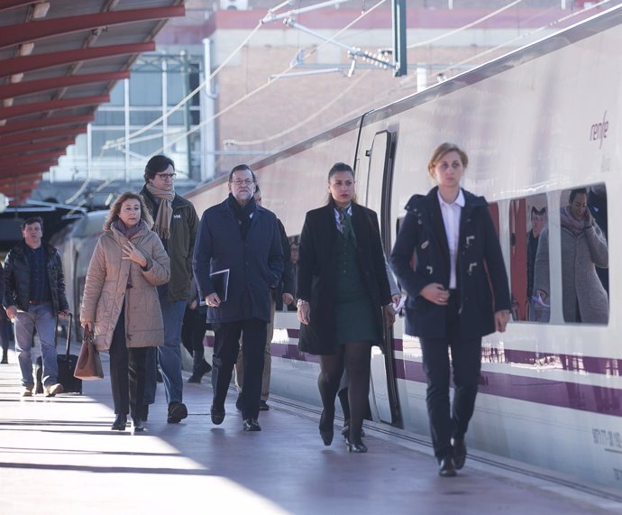 Rajoy, a su llegada en AVE a la estación de Zamora. 