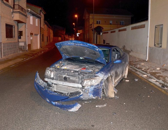 Coche accidentado en Buñuel