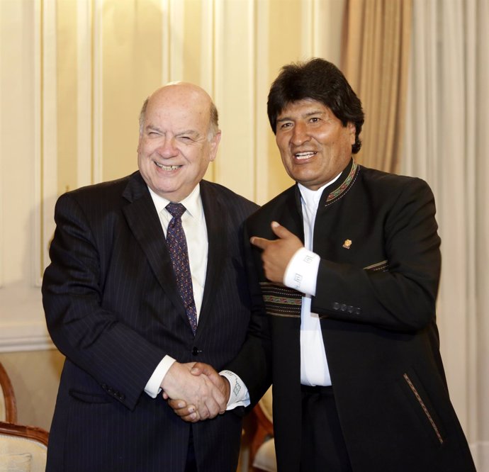 Insulza junto al presidente de Bolivia, Evo Morales