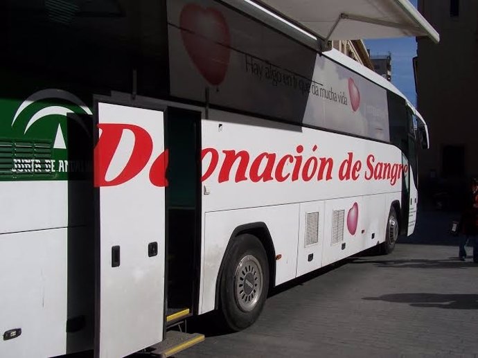 Autobús de donación de sangre en Huelva.