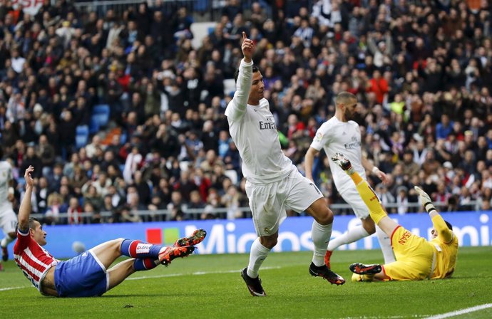 Cristiano Ronaldo Cuéllar Benzema Real Madrid Sporting Gijón